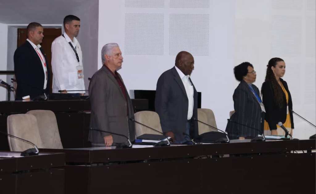 Sesiona-parlamento-de-Cuba-con-analisis-de-temas-medulares-1