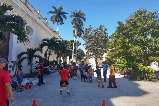 Reconocen a profesores destacados en activo de recreación del Inder en Sagua la Grande