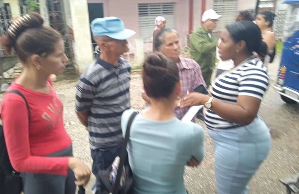 Recorre máxima dirección de Sagua la Grande zonas afectadas por las inundaciones